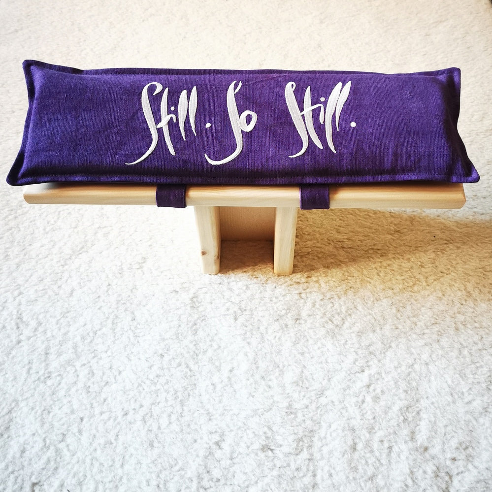 Zirbenholz-MeditationsHocker "Still. So still"