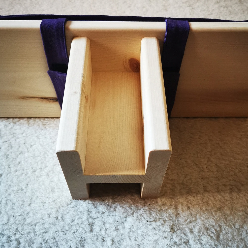 Zirbenholz-MeditationsHocker "Still. So still"