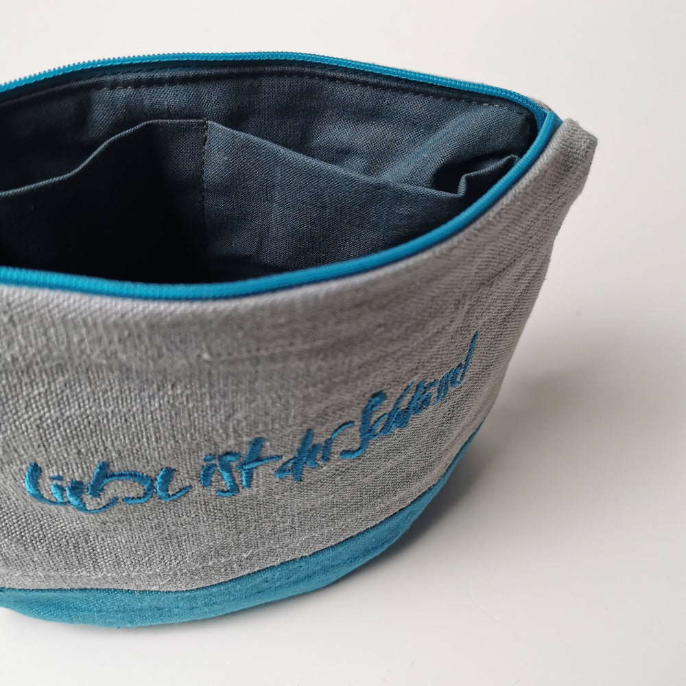 Kosmetiktasche "Liebe ist der Schlüssel"