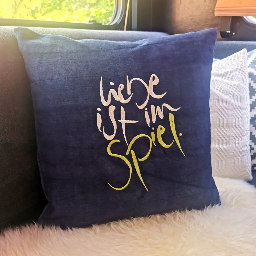 Kissenhülle Bauernleinen "Liebe ist im Spiel"