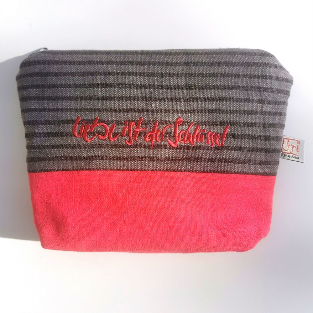 Kosmetiktasche "Liebe ist der Schlüssel"