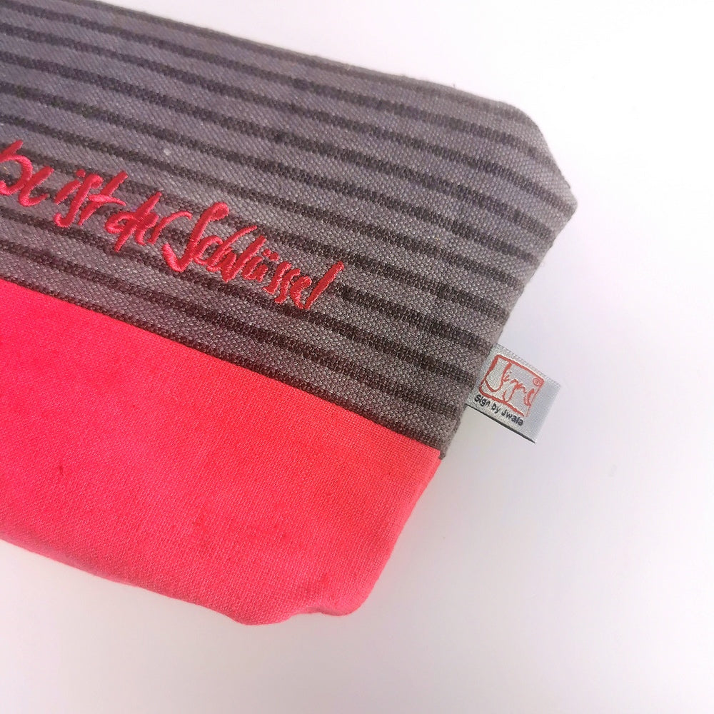 Kosmetiktasche "Liebe ist der Schlüssel"