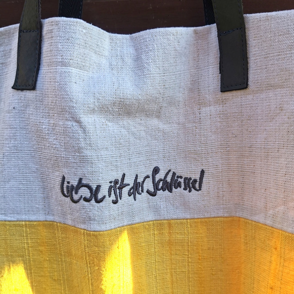 Schultertasche "Liebe ist der Schlüssel"