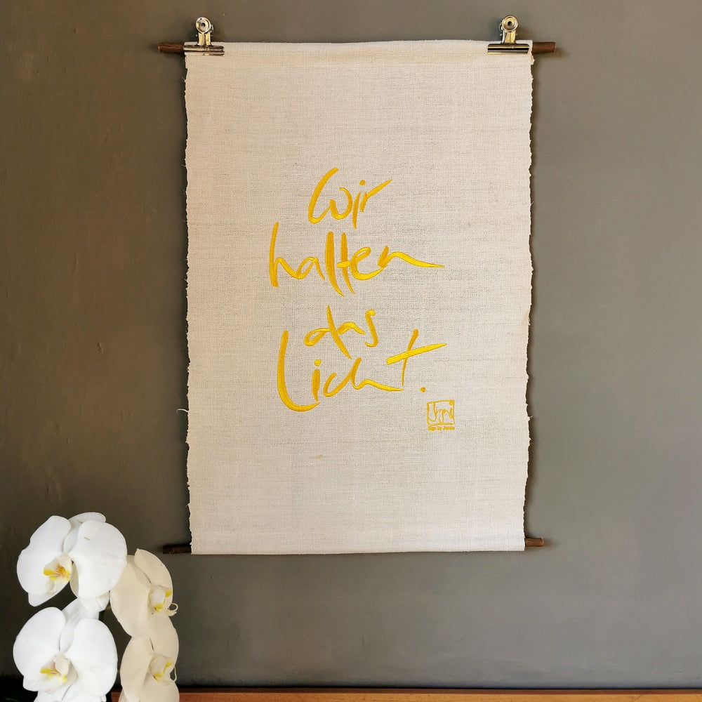 Haussegen "Wir halten das Licht"