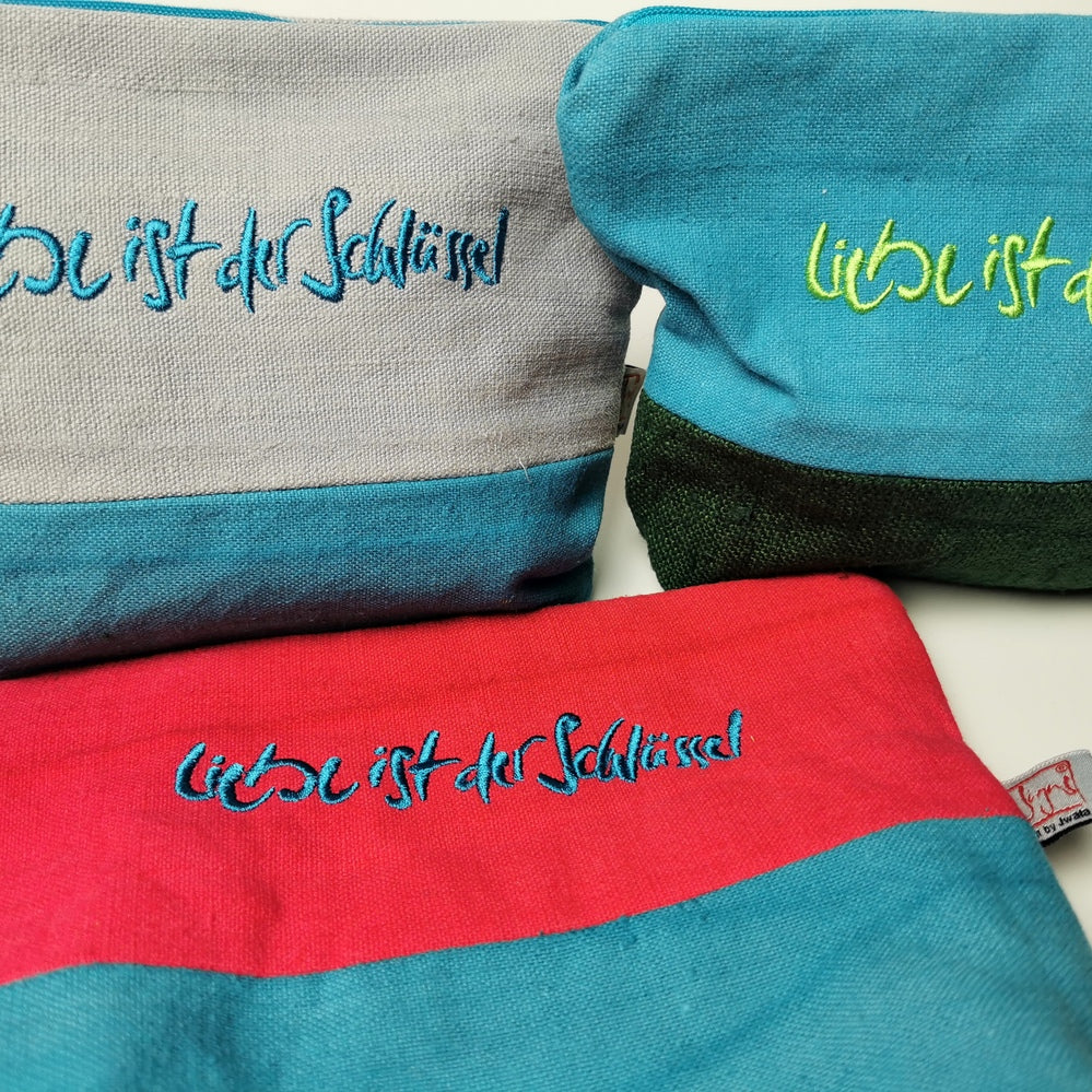 Kosmetiktasche "Liebe ist der Schlüssel"