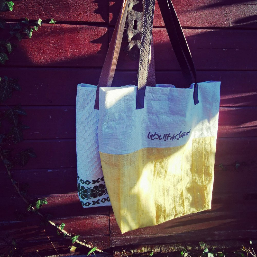 Schultertasche "Liebe ist der Schlüssel"