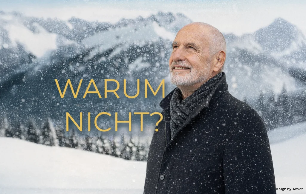 Karl Gamper blickt in einer verschneiten Winterlandschaft nach oben in den Himmel, begleitet von der Frage „Warum nicht?“ – dieses Bild findet man im SignShop Tirol.