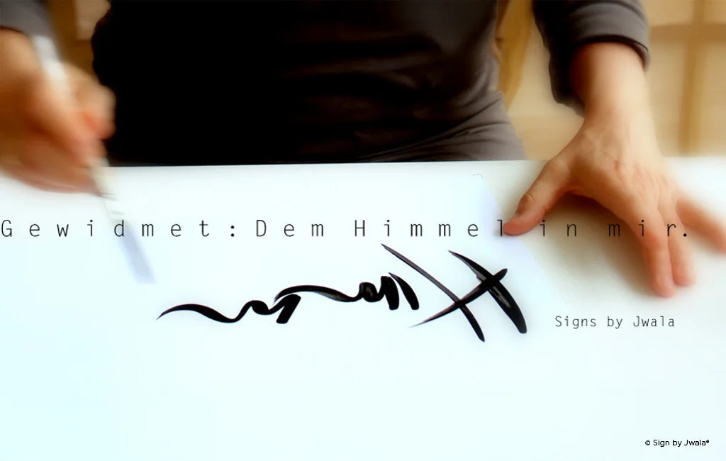 Jwala beim kreativen Logo-Designen – individuelle Logos, kreative Gestaltung, persönliche Handschrift, SignShop Tirol, handgemachte Unikate, inspirierende Motive, Designservice, besondere Logos für Marken und Herzensprojekte