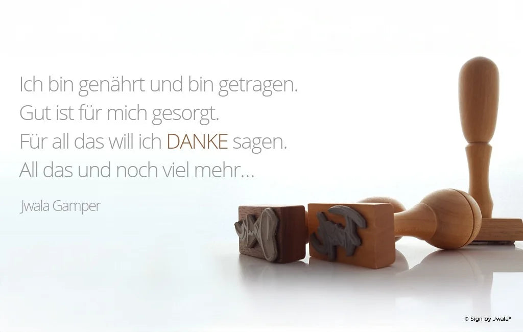 Stempel mit inspirierenden Signs wie „Danke“, „Die Zeit ist jetzt“ und „Freude“ aus dem Onlineshop SignShop Tirol – kreativ, handgemacht, für Karten und Dekoration, Botschaften für besondere Momente, Geschenkideen, Papeterie, Tiroler Handwerkskunst.