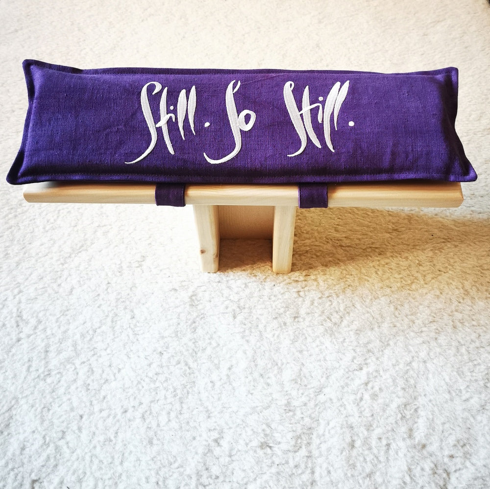 Zirbenholz-MeditationsHocker "Still. So still"