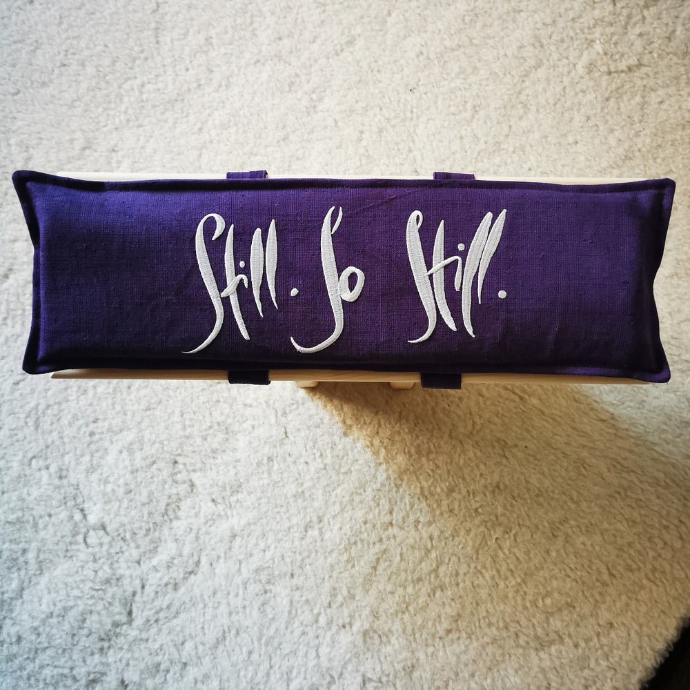 Zirbenholz-MeditationsHocker "Still. So still"