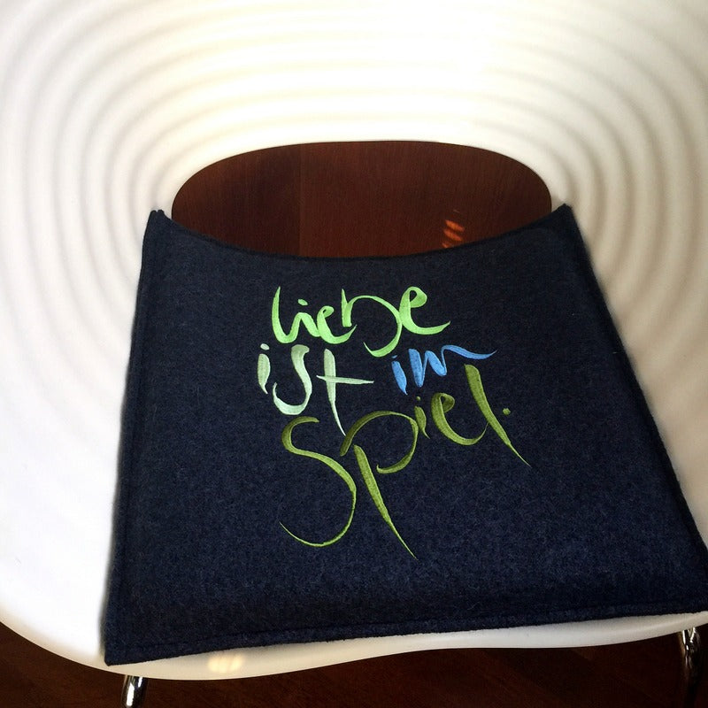 Flachkissen "Liebe ist im Spiel"