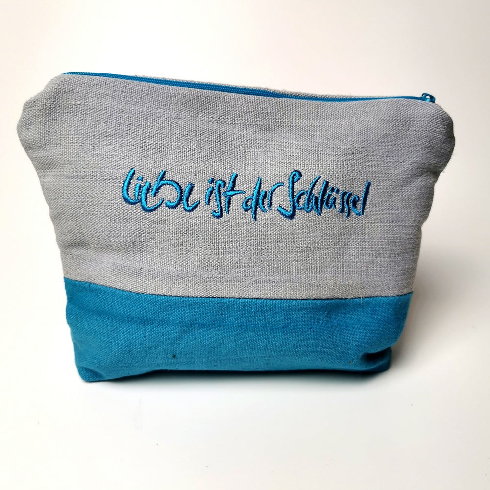 Kosmetiktasche "Liebe ist der Schlüssel"