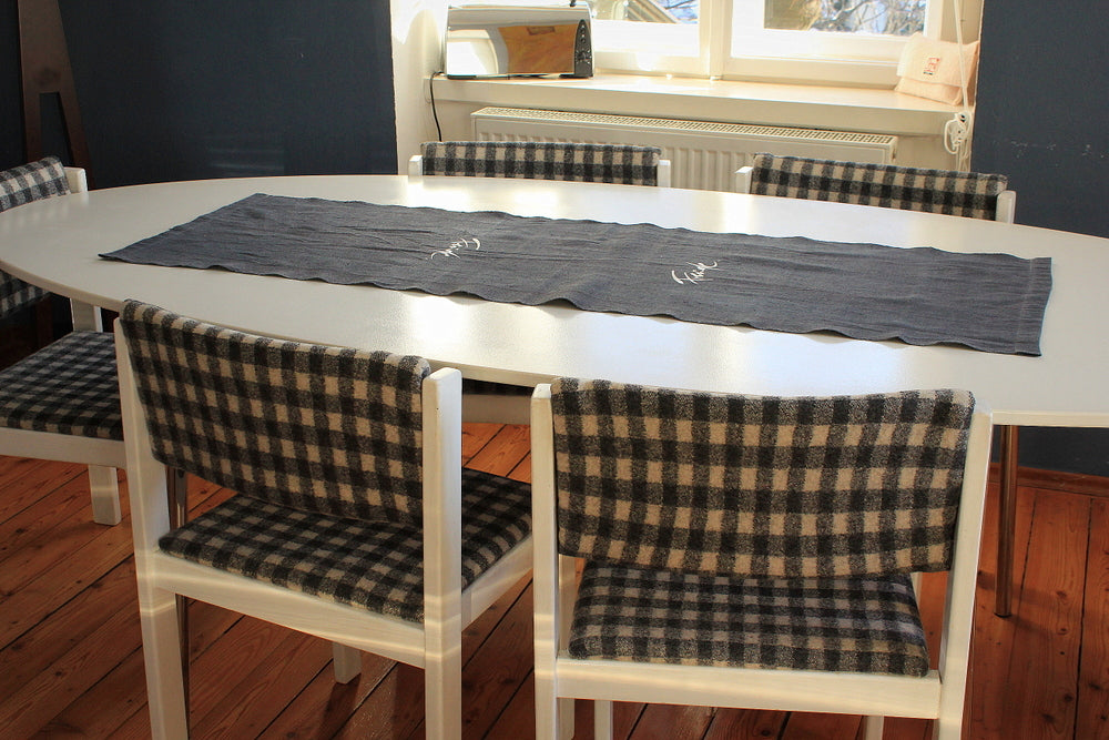 Tischläufer "Freude" Dunkelgrau