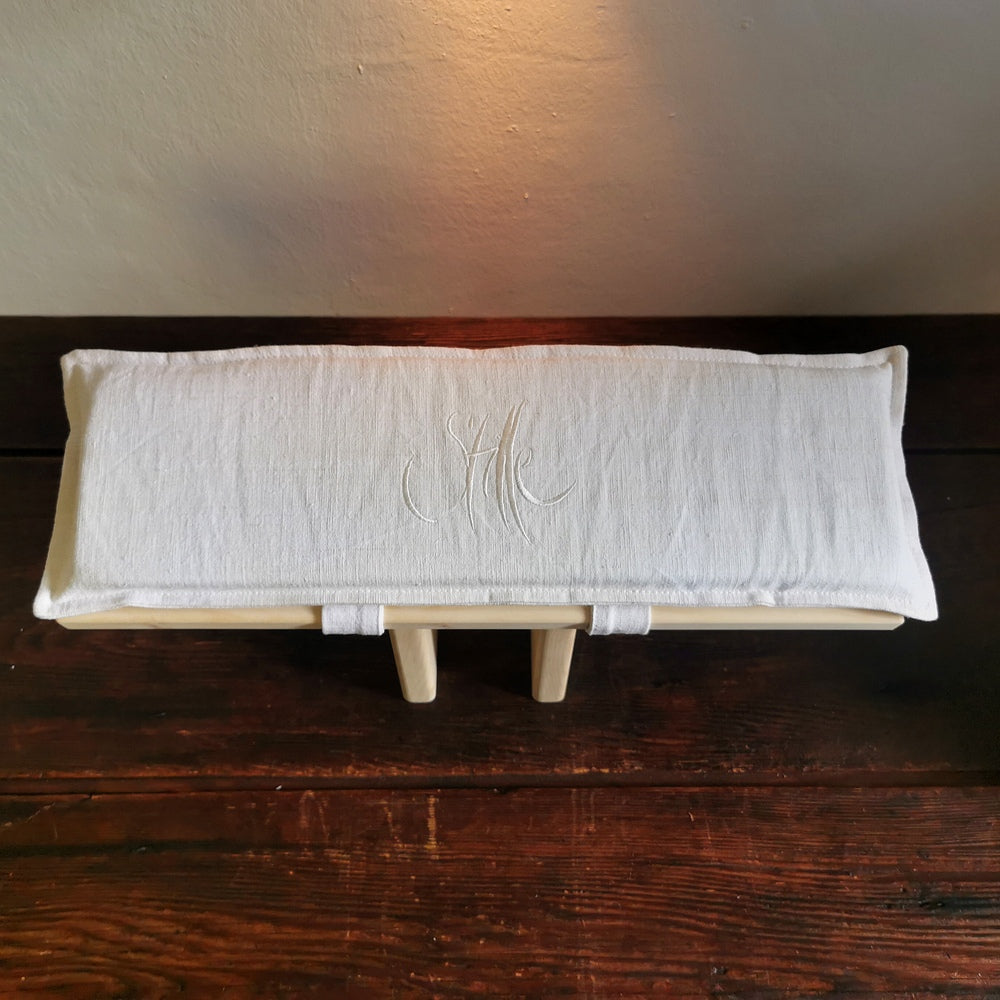 Zirbenholz-Meditationshocker "Stille"