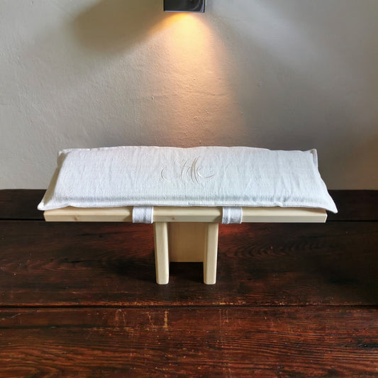 Zirbenholz-Meditationshocker "Stille"