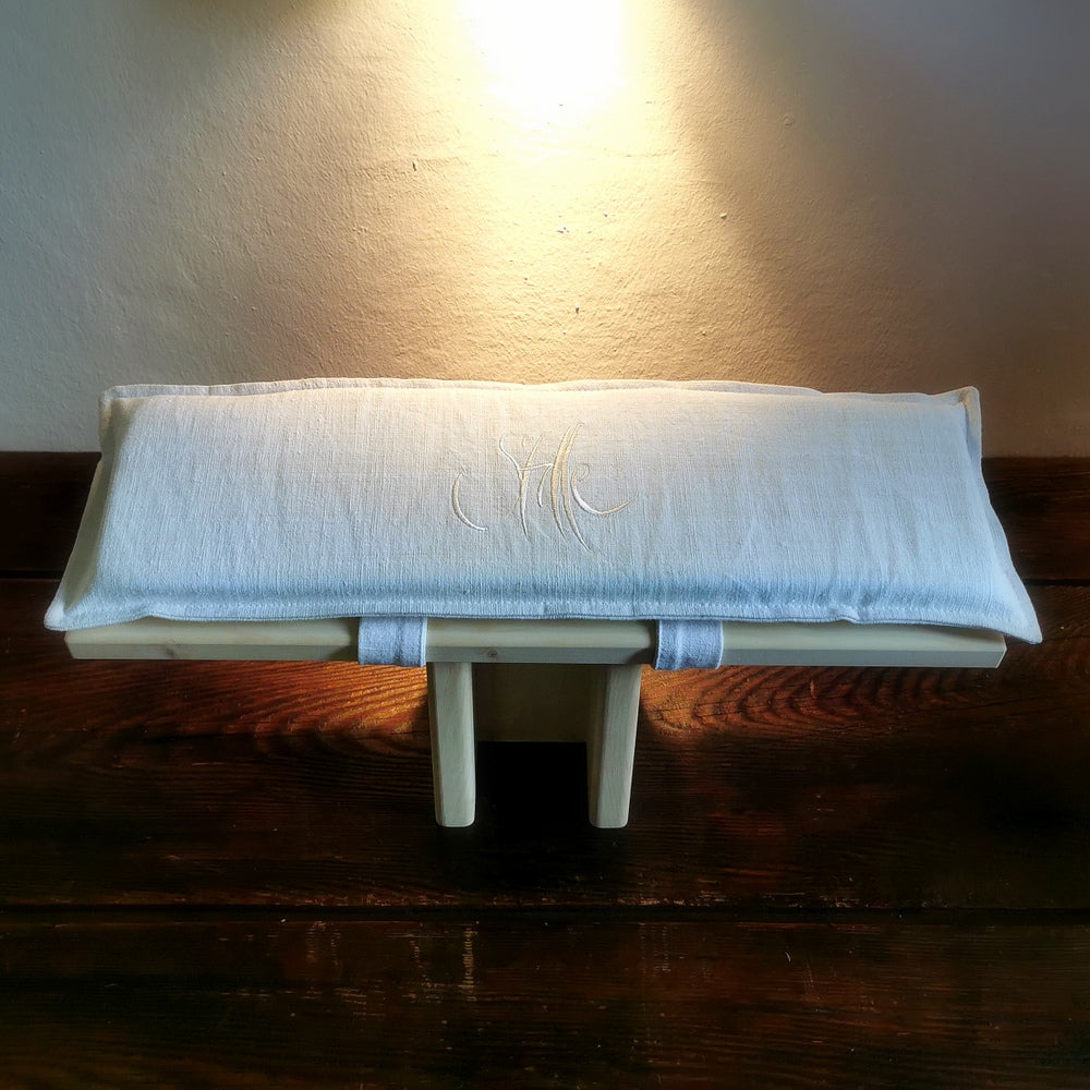 Zirbenholz-Meditationshocker "Stille"