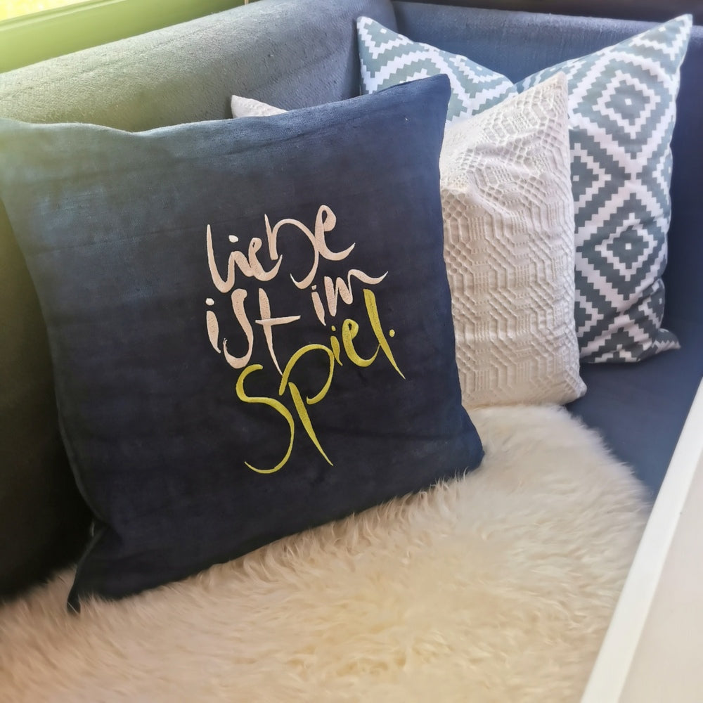 Kissenhülle Bauernleinen "Liebe ist im Spiel"