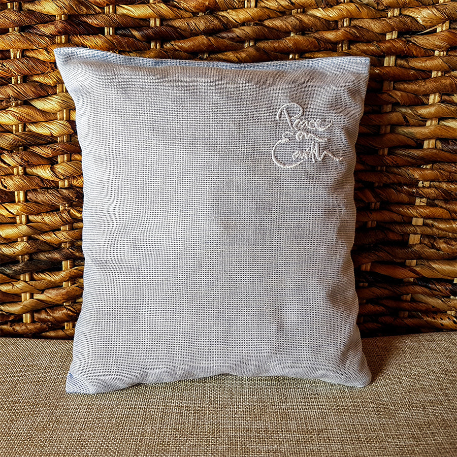 Kleines Zirbenkissen "Peace on Earth" Hellblau