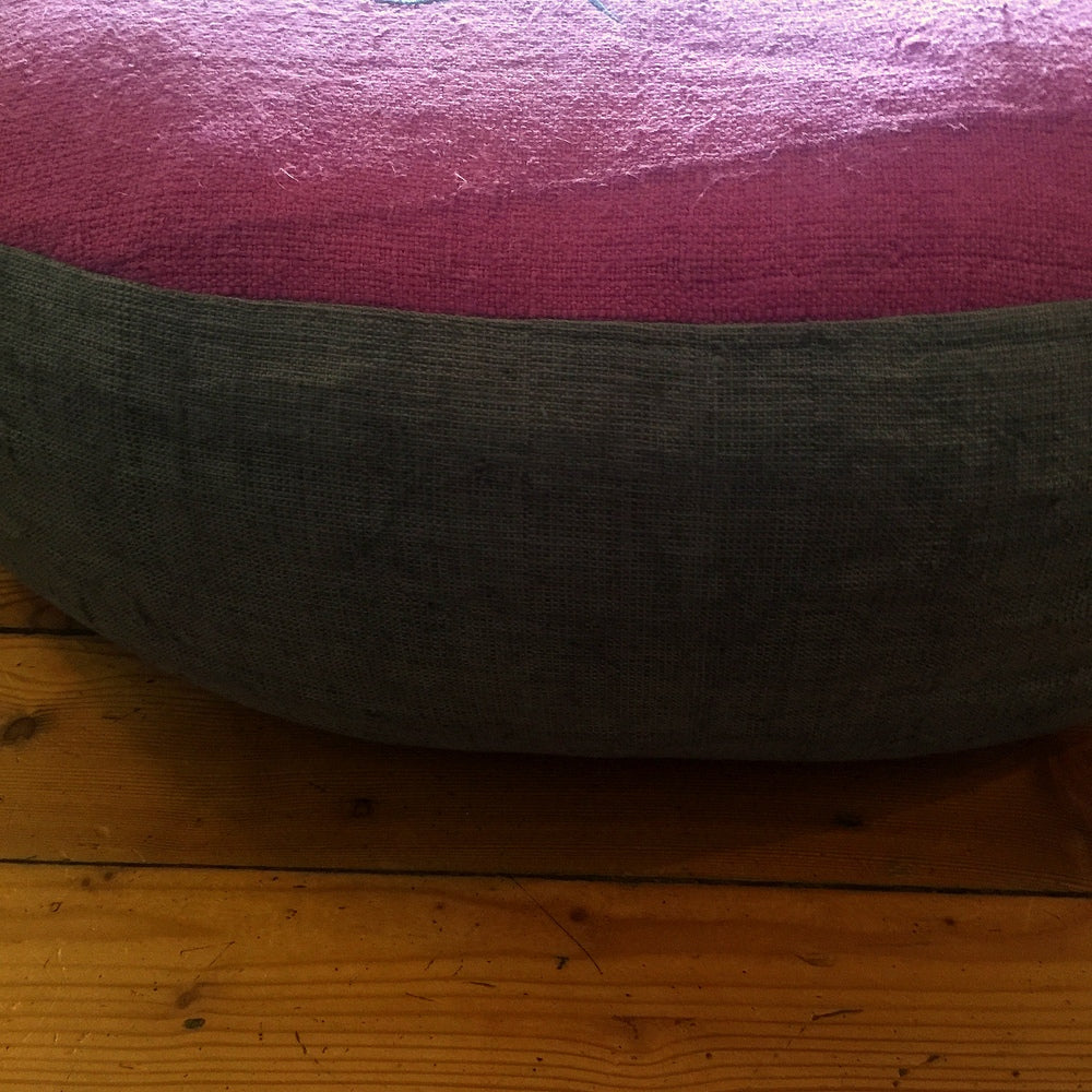 Bodenkissen "Liebe ist im Spiel"