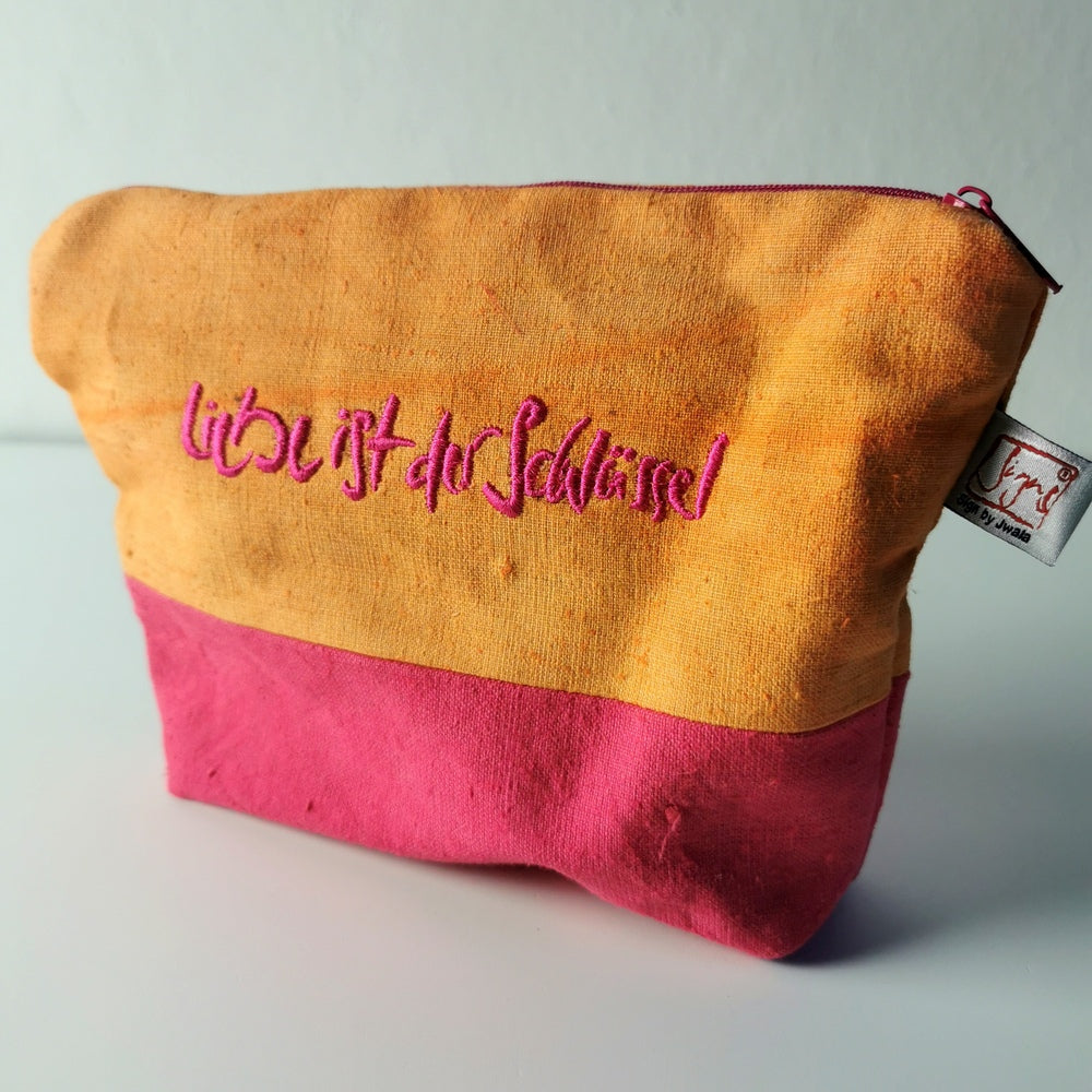 Kosmetiktasche "Liebe ist der Schlüssel"