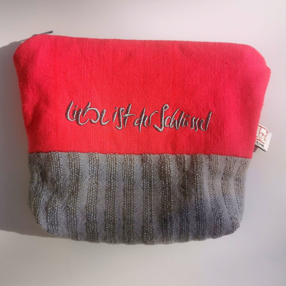 Kosmetiktasche "Liebe ist der Schlüssel"