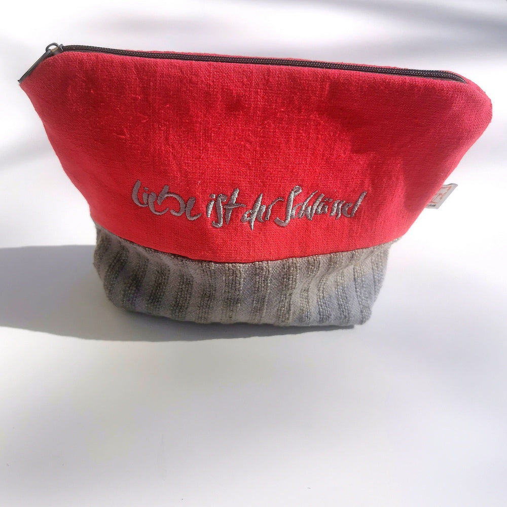 Kosmetiktasche "Liebe ist der Schlüssel"