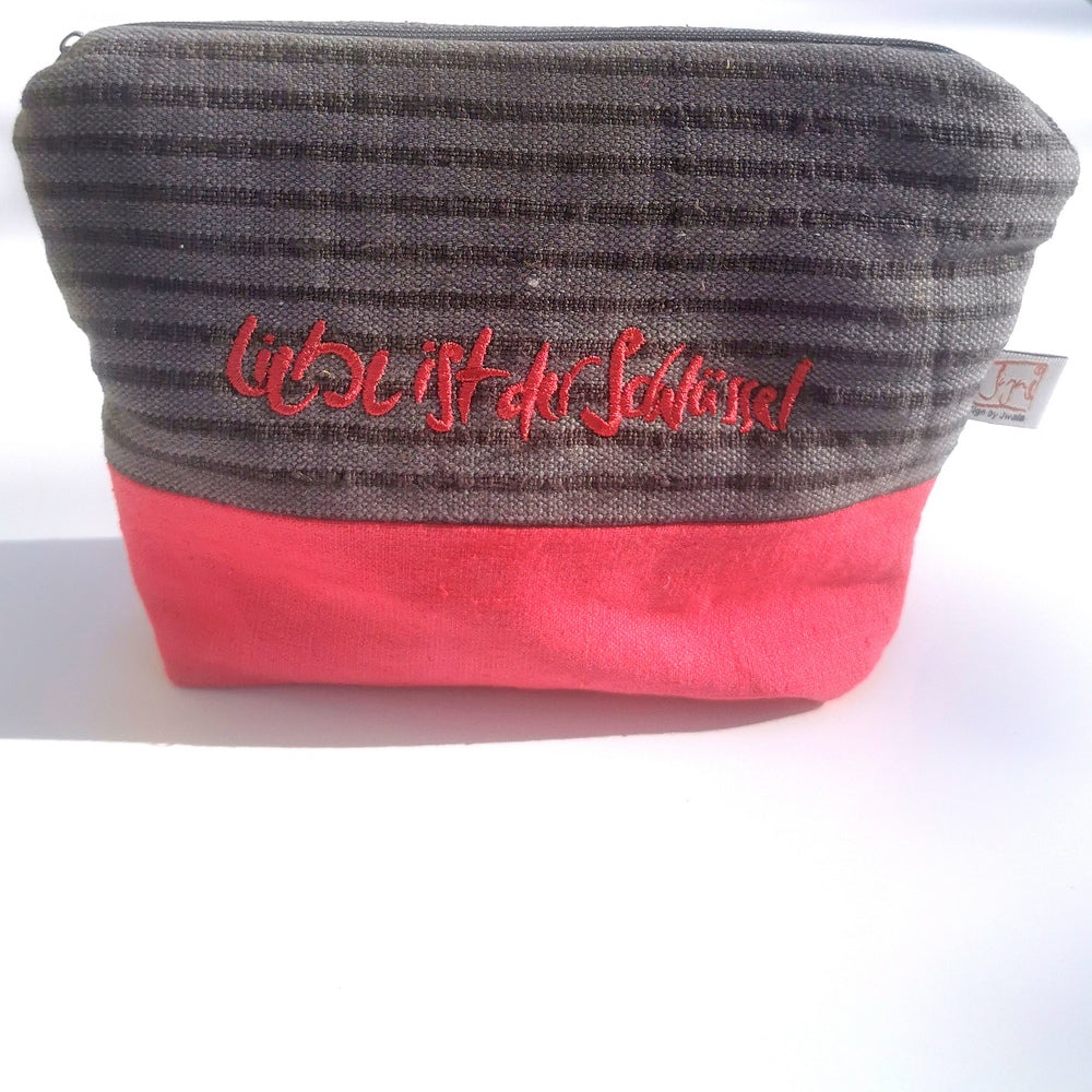 Kosmetiktasche "Liebe ist der Schlüssel"