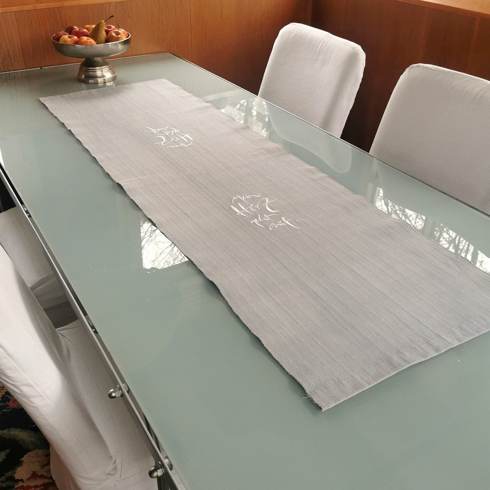 Tischläufer "Mein Herz geht auf" Grau