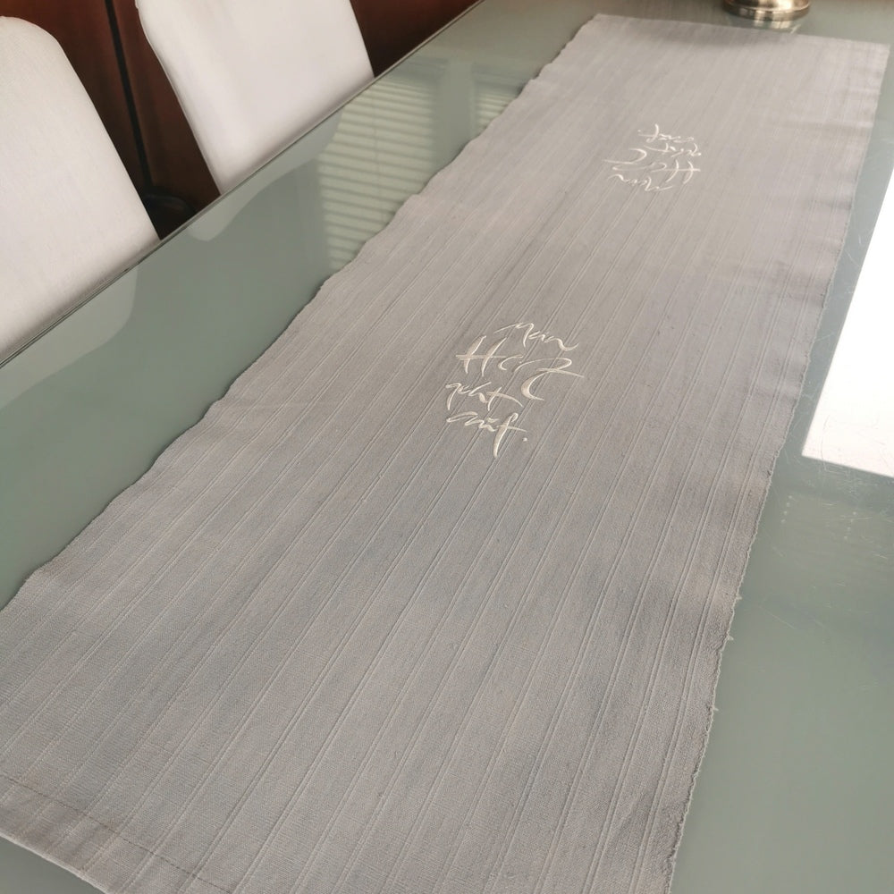 Tischläufer "Mein Herz geht auf" Grau