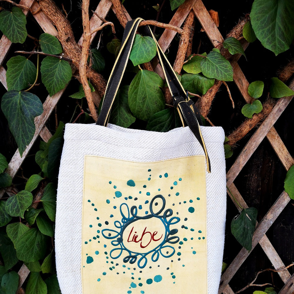 Schultertasche "Liebe Ornament" mit Hirschlederriemen