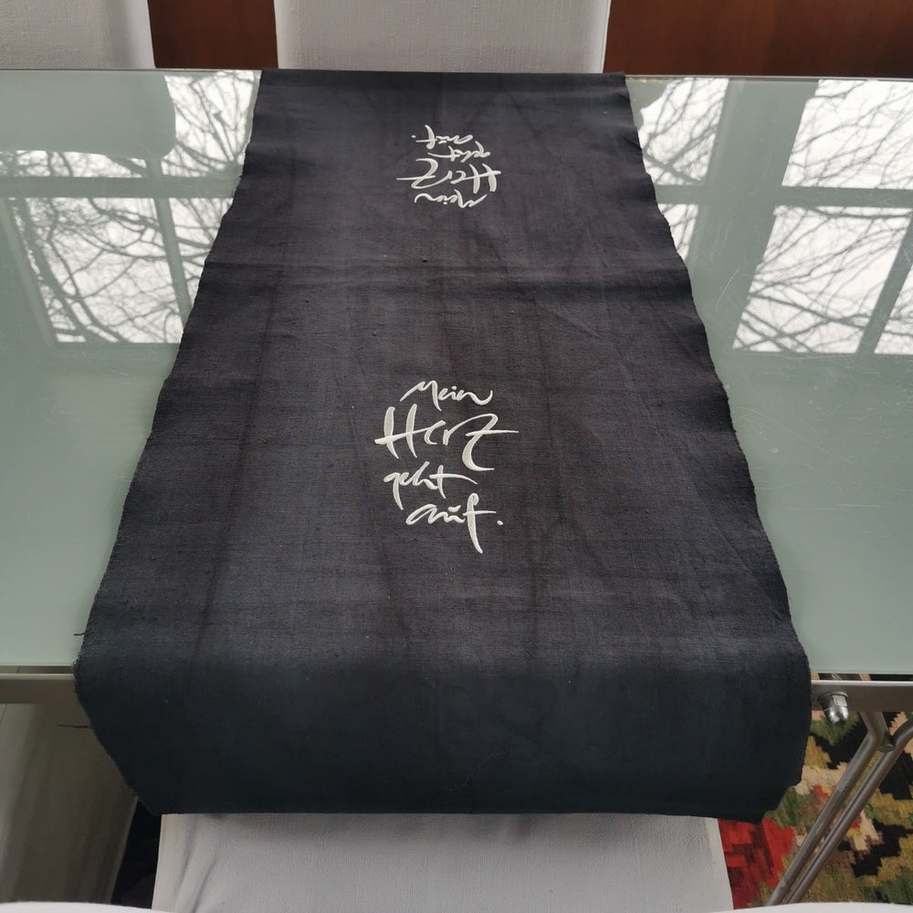 Tischläufer "Mein Herz geht auf" Schwarz