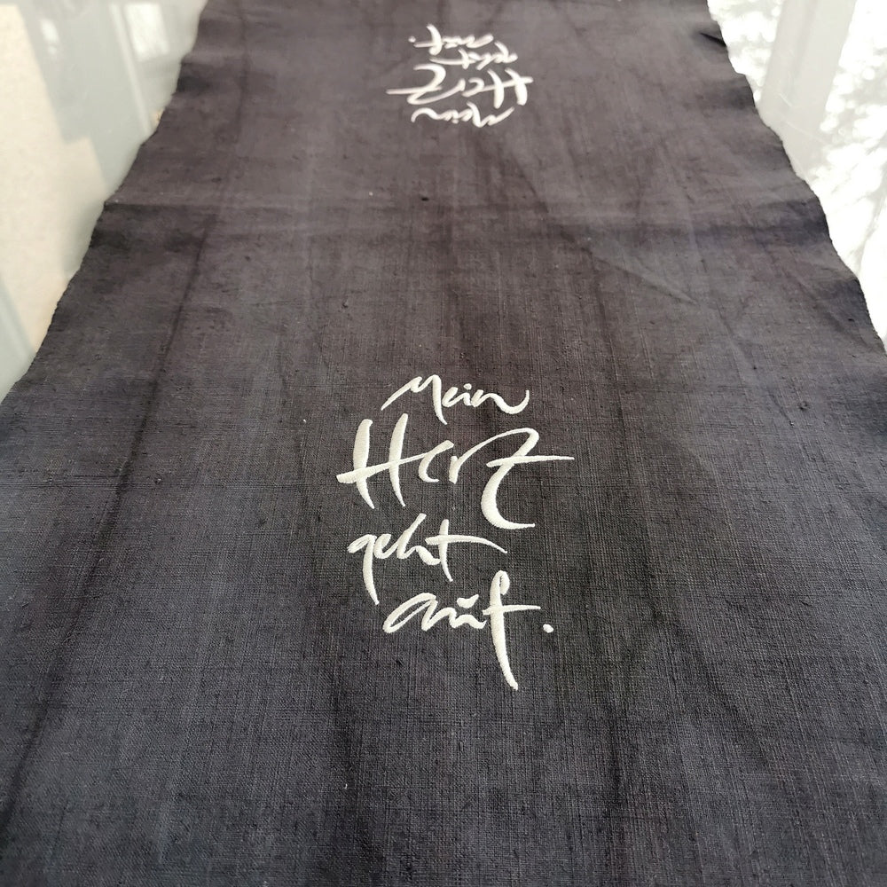 Tischläufer "Mein Herz geht auf" Schwarz