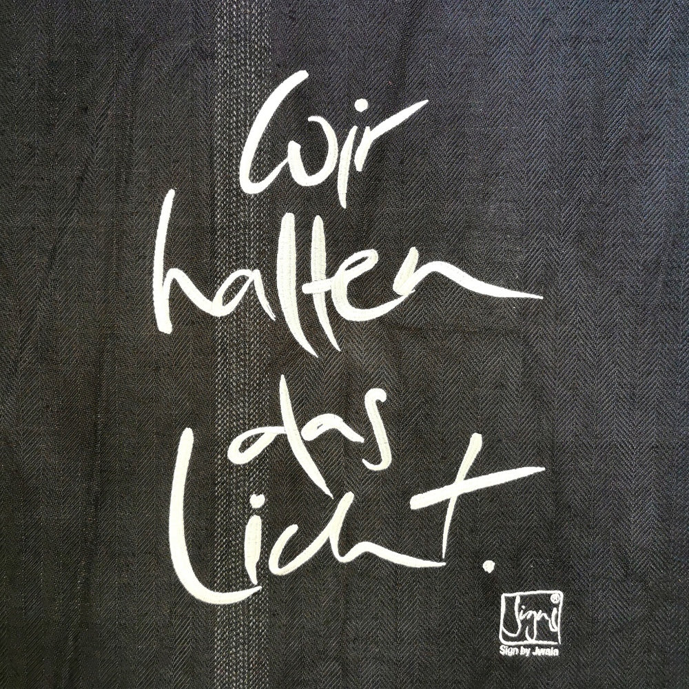 Haussegen "Wir halten das Licht"