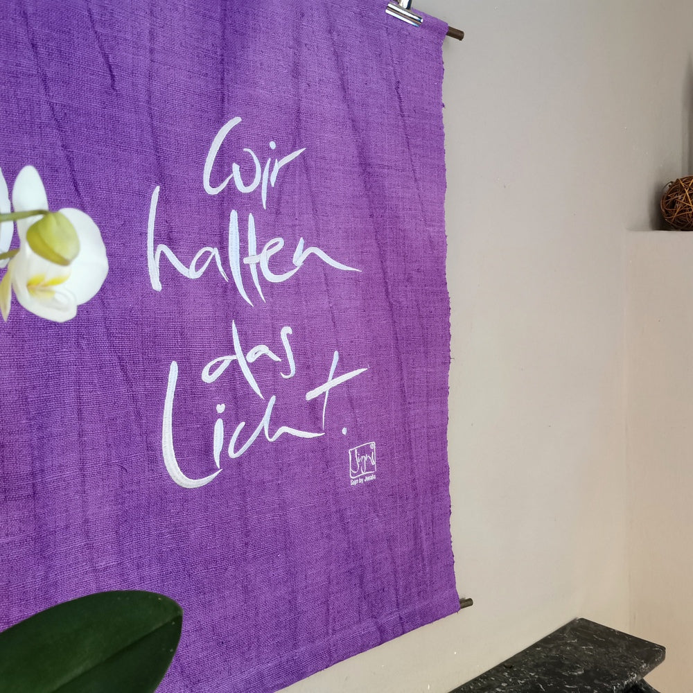 Haussegen "Wir halten das Licht"