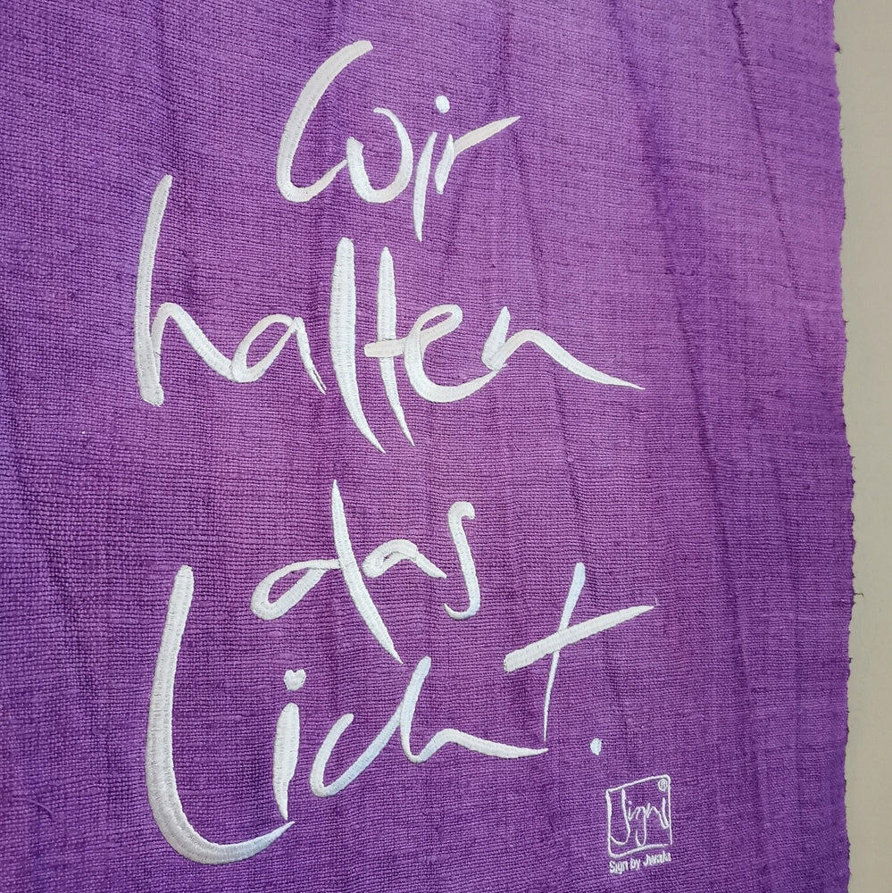 Haussegen "Wir halten das Licht"