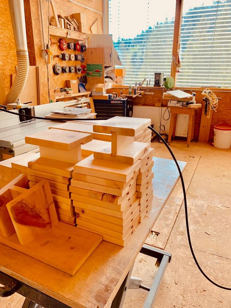 Zirbenholz-MeditationsHocker "Still. So still"