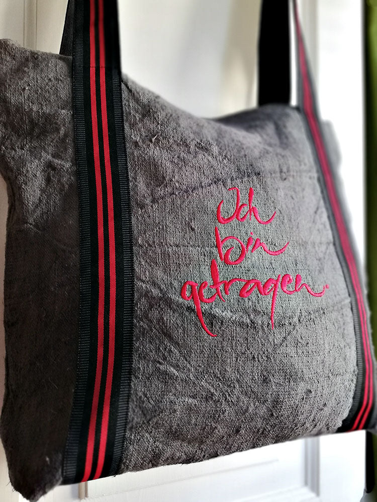 Schultertasche "Ich bin getragen"