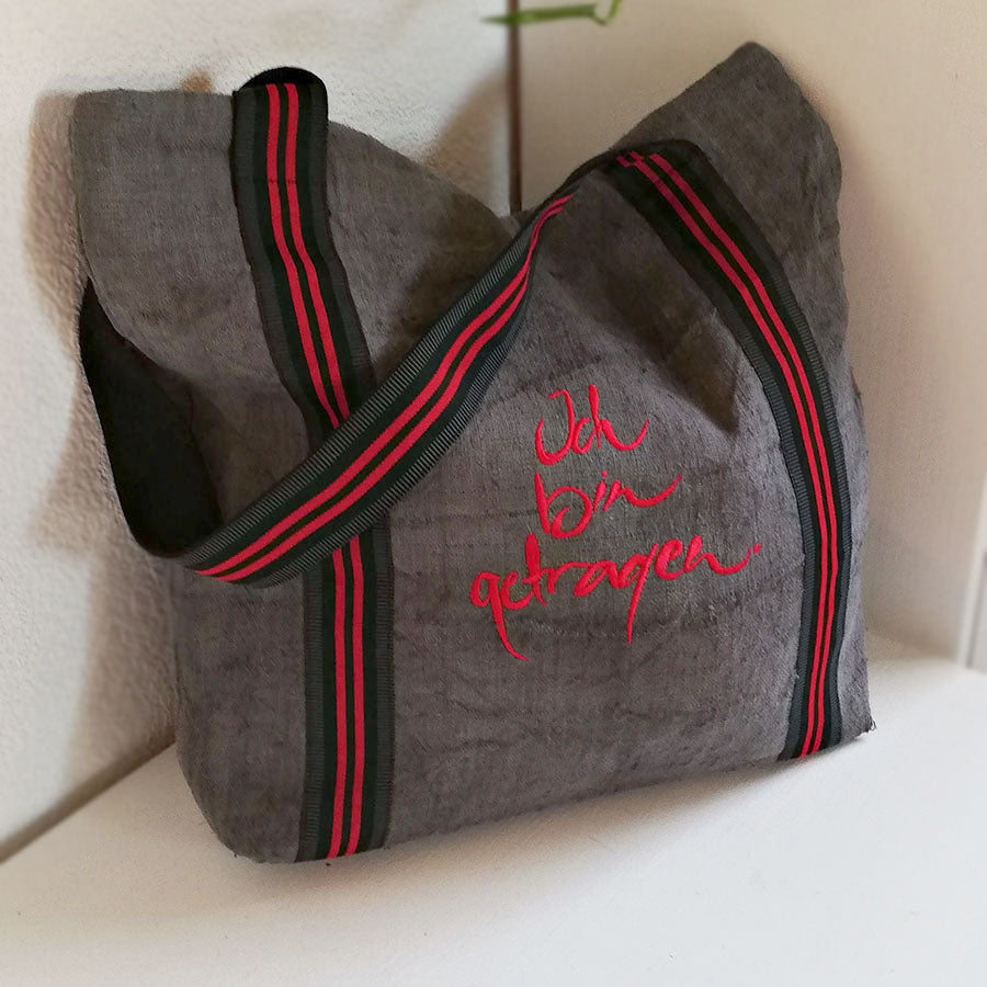Schultertasche "Ich bin getragen"