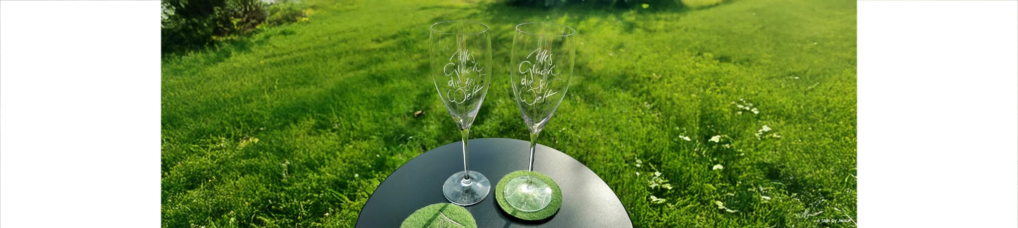Champagner- und Sektgläser von Riedl mit der Botschaft „Alles Glück dieser Welt“ aus dem Onlineshop SignShop Tirol