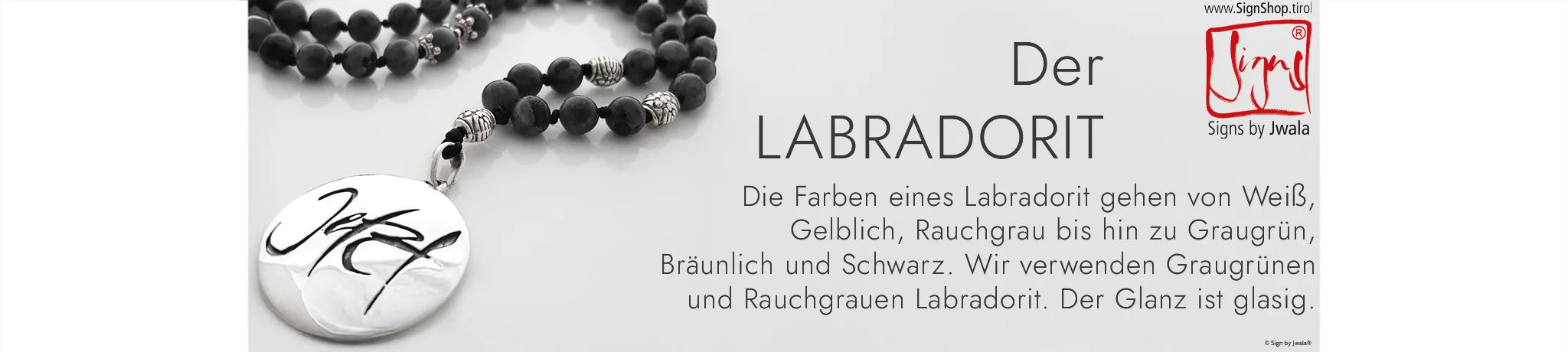 Labradorit: Weiß, gelblich, rauchgrau, graugrün, bräunlich, schwarz – meist graugrün/rauchgrau, mit glasigem Glanz.