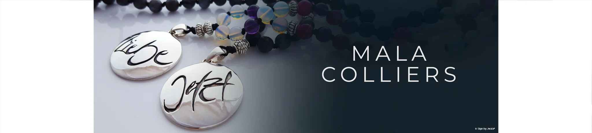 Mala-Colliers mit Edelsteinen, individuell handgefertigt aus dem Onlineshop SignShop Tirol – handgeknüpfte Mala-Ketten, spiritueller Schmuck für Achtsamkeit und Meditation, inspirierende Botschaften, hochwertige Edelstein-Malas, persönliche Geschenke aus Tirol.