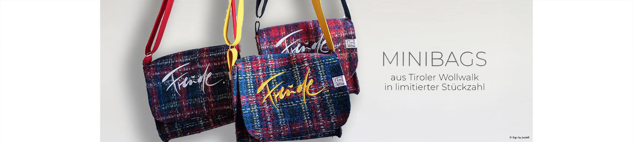 Bunte Tragetaschen und Minibags aus Bauernleinen mit der Botschaft „Freude“ aus dem SignShop Tirol.