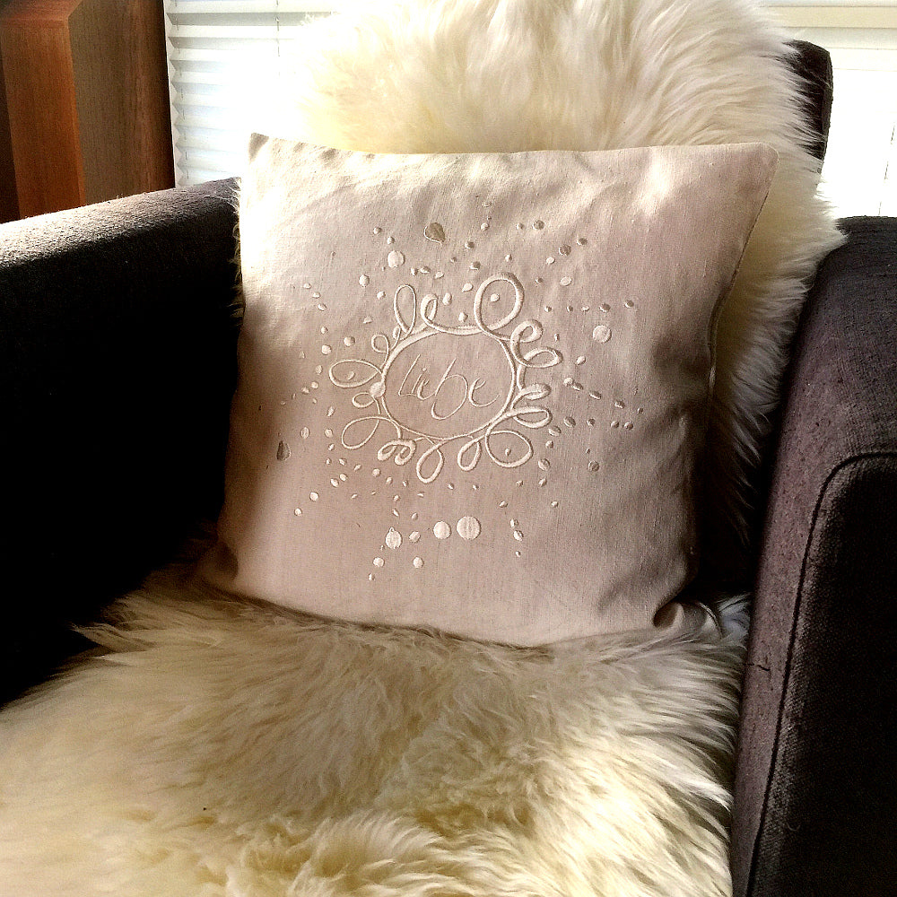 Bauernleinen Zirbenkissen "Liebe Ornament" fein