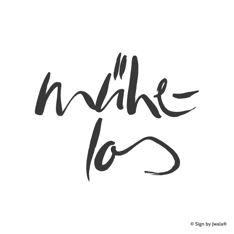 Die Botschaft „Mühelos“ wird auf Kissen, veganen Kerzen, Grußkarten, Impulskarten, Wanddekoration, Taschen, Sitzkissen, Malas mit Halbedelsteinen und Riedel Gläsern aus dem Onlineshop SignShop Tirol angebracht und entfaltet dort ihre spirituelle Wirkung.