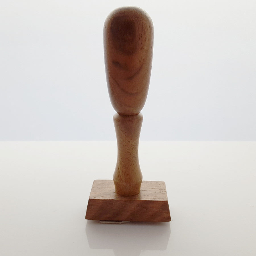 Stempel "Die Zeit ist jetzt" aus Nussholz